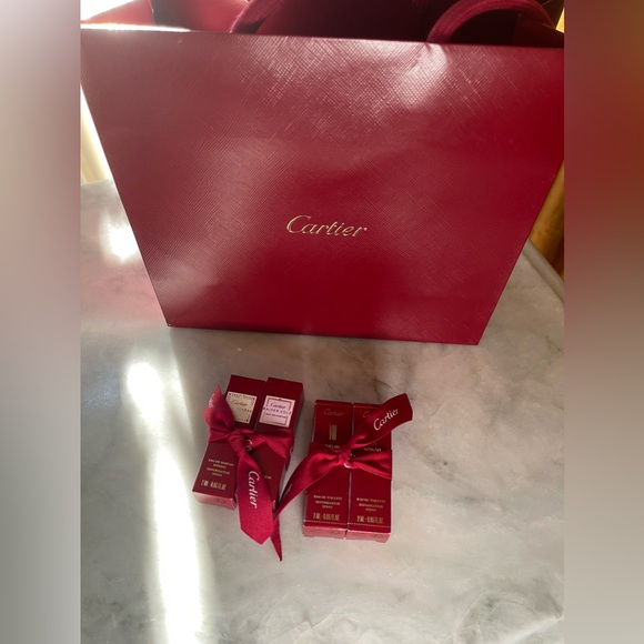 Four brand new Cartier perfume samples plus a Cartier shopping bag. - Picture 2 of 6